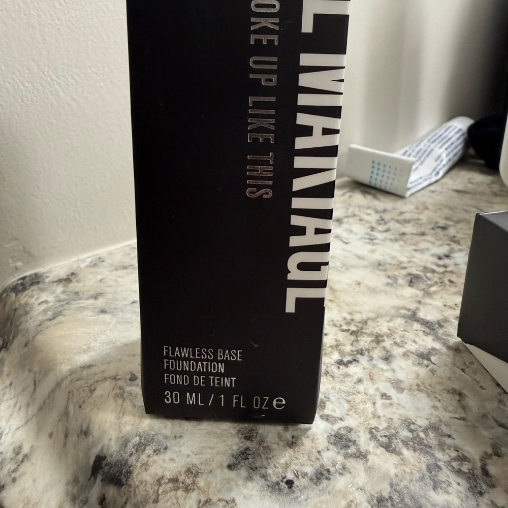 IL MAKIAGE Flawless Base Foundation - 2 bottles
